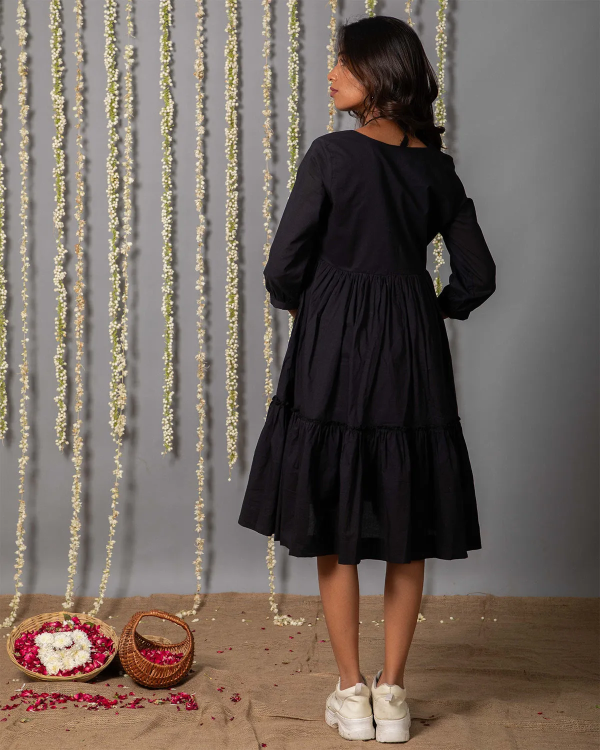 V Neck Cotton Mul Black Graduated Dress