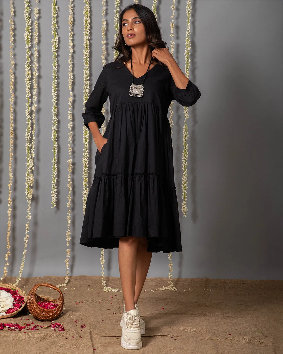 V Neck Cotton Mul Black Graduated Dress