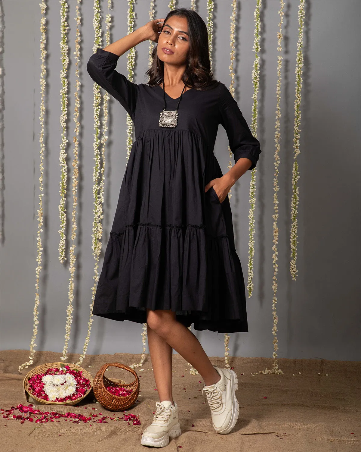 V Neck Cotton Mul Black Graduated Dress